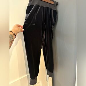 Athleta Velvet Salutation pants size Medium.